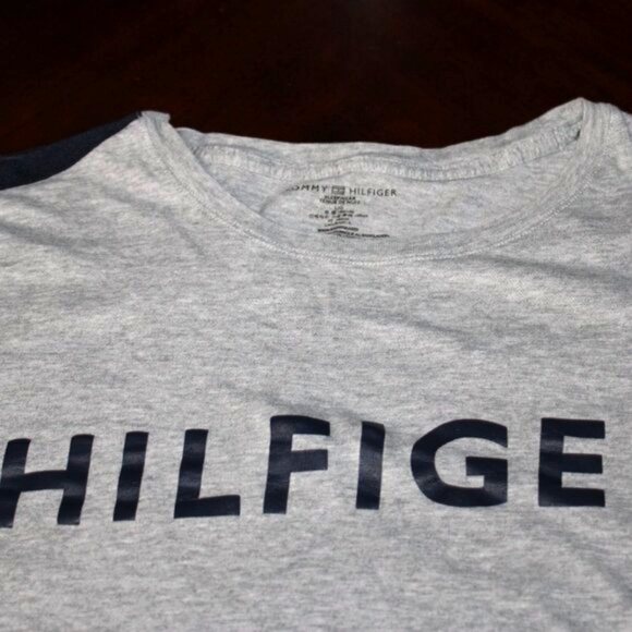 Tommy Hilfiger Gray Logo Tee w/ Black Shoulder Stripes | Designer Casual | L - Picture 4 of 5